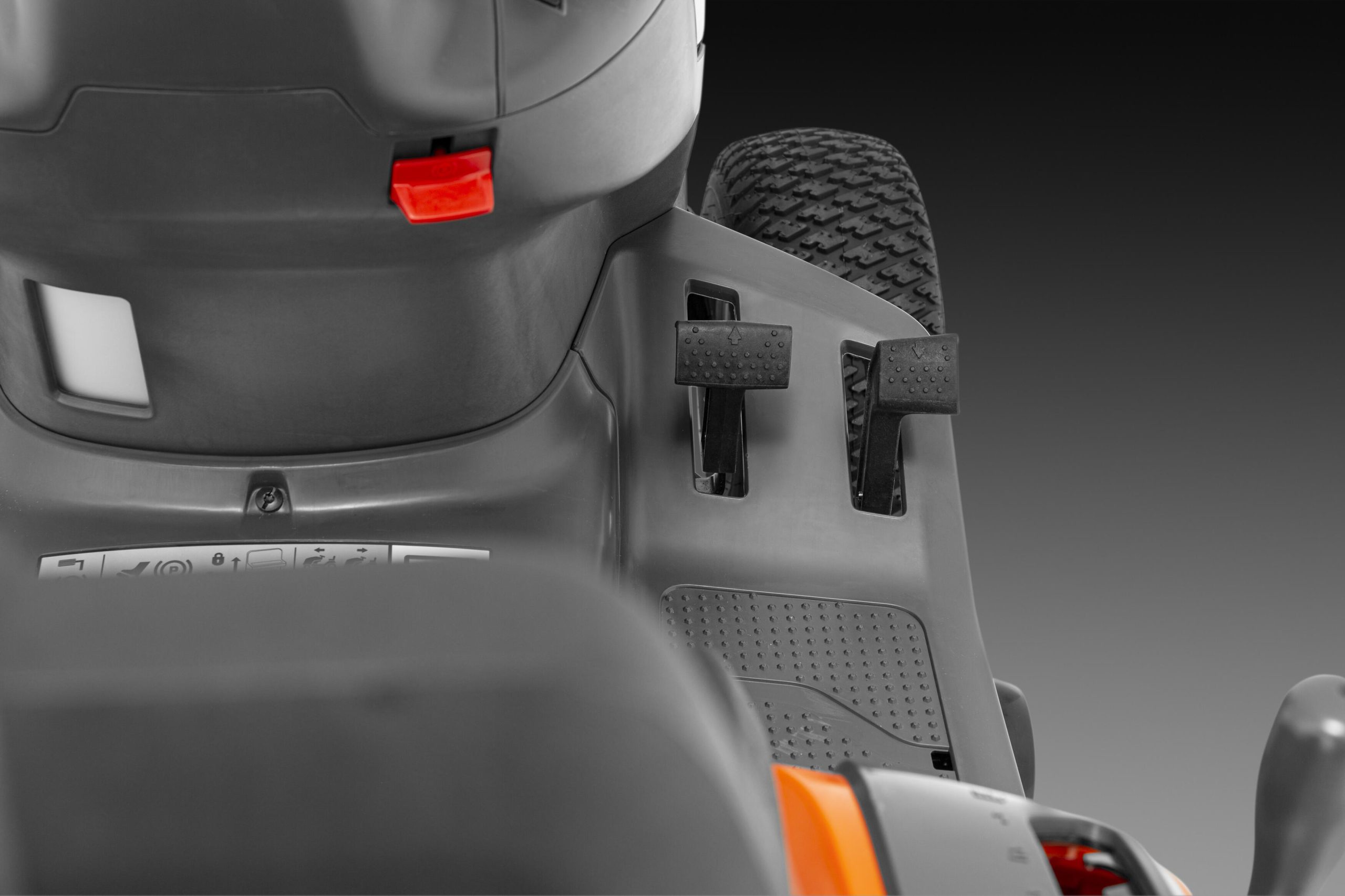Husqvarna TS 114 Garden Tractor - Image 8