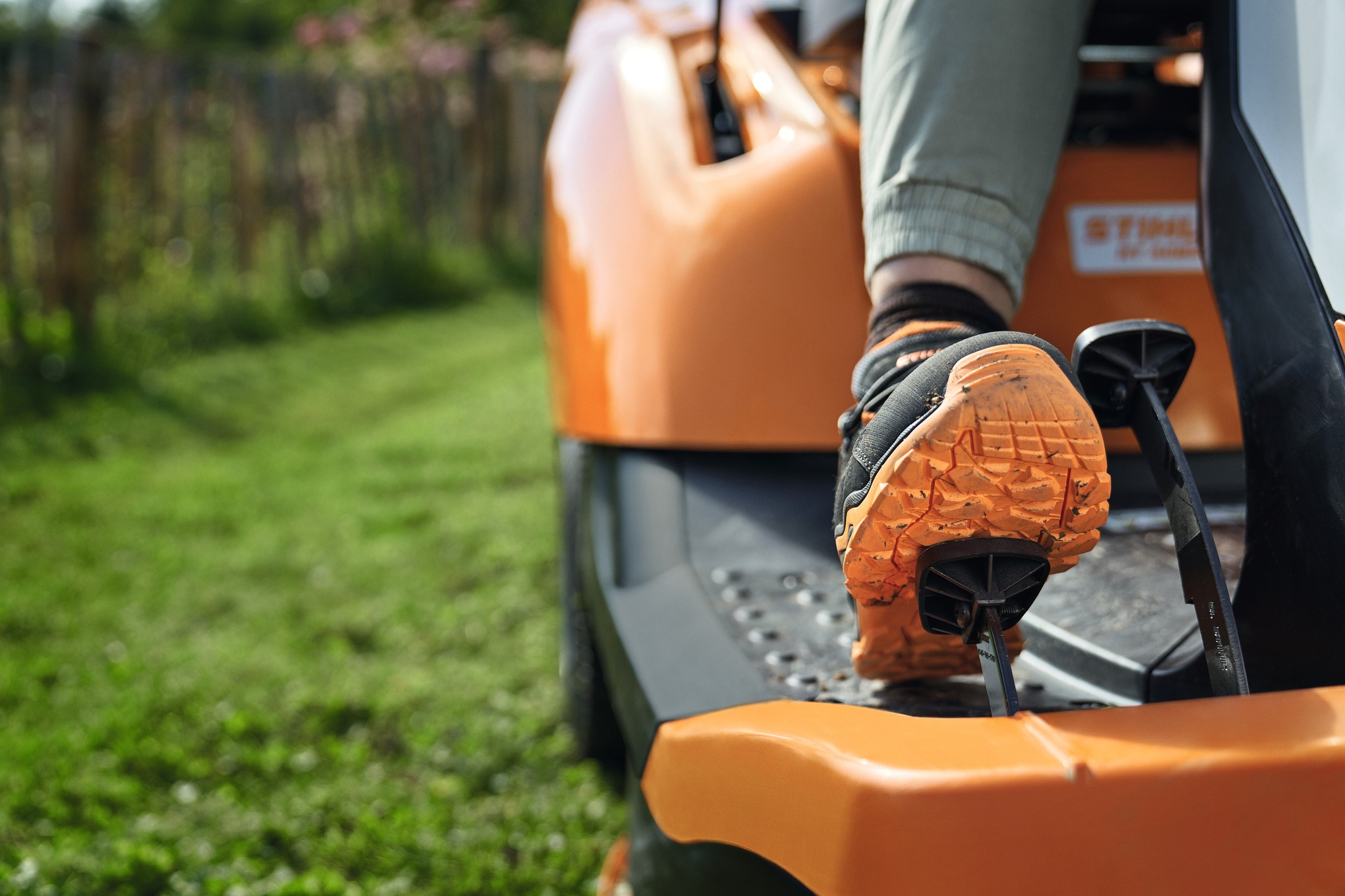 STIHL RT 6112 ZL Ride-On Mower - Image 2