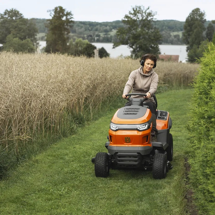 Husqvarna TS 215T Garden Tractor - Image 4